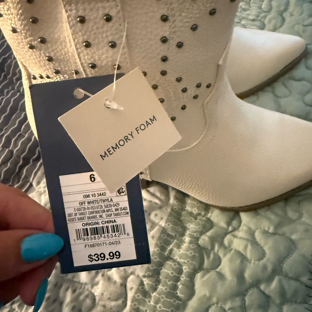 Universal Thread White Ankle Cowboy Booties - Picture 7 of 7